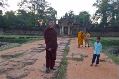 Monks at Banteay Srei 